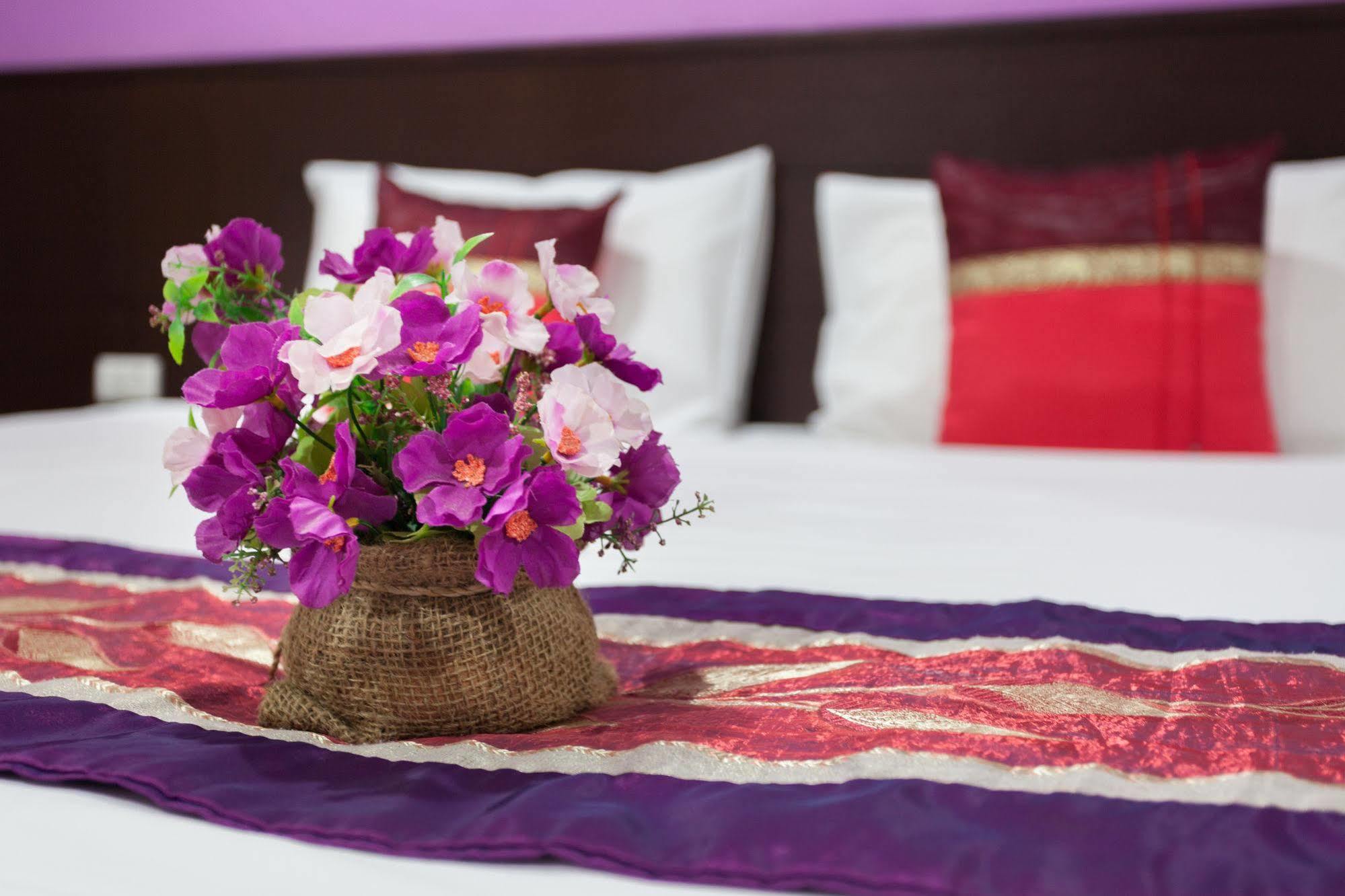 Islanda Boutique Hotel Patong Экстерьер фото